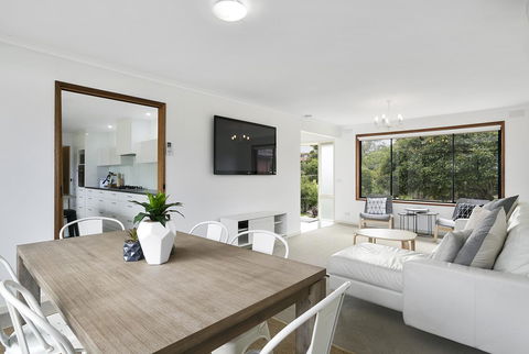 Fairhills - NEW LISTING, Beautifully Styled - Pubs and Clubs 1