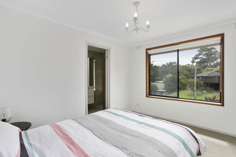 Fairhills - NEW LISTING, Beautifully Styled - Pubs and Clubs 5
