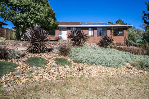 Fairhills - NEW LISTING, Beautifully Styled - Pubs and Clubs 8