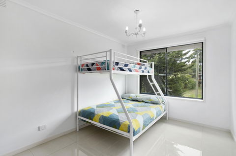 Fairhills - NEW LISTING, Beautifully Styled - Pubs and Clubs 6