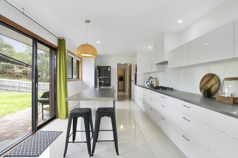 Fairhills - NEW LISTING, Beautifully Styled - Pubs and Clubs 0