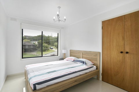 Fairhills - NEW LISTING, Beautifully Styled - Pubs and Clubs 4