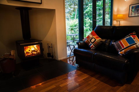 Ashwood Cottages - Pubs and Clubs 26