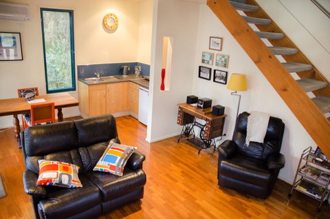 Ashwood Cottages - Pubs and Clubs 23