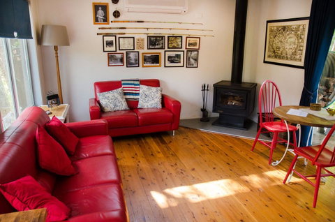 Ashwood Cottages - Pubs and Clubs 12
