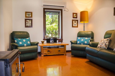 Ashwood Cottages - Pubs and Clubs 15