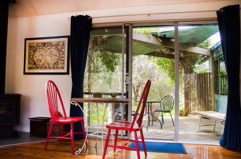 Ashwood Cottages - Pubs and Clubs 4