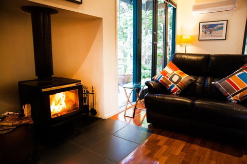 Ashwood Cottages - Pubs and Clubs 3