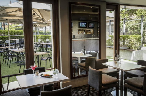 Quay West Suites Melbourne - Go Out 24