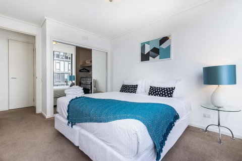 Melbourne Vacation Rentals Apartment - Go Out 0