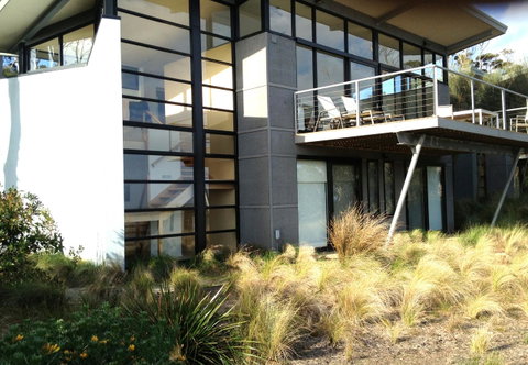 Apollos View Accommodation - Pubs and Clubs 5