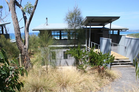 Apollos View Accommodation - Pubs and Clubs 1