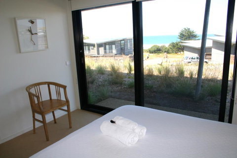 Apollos View Accommodation - Pubs and Clubs 14