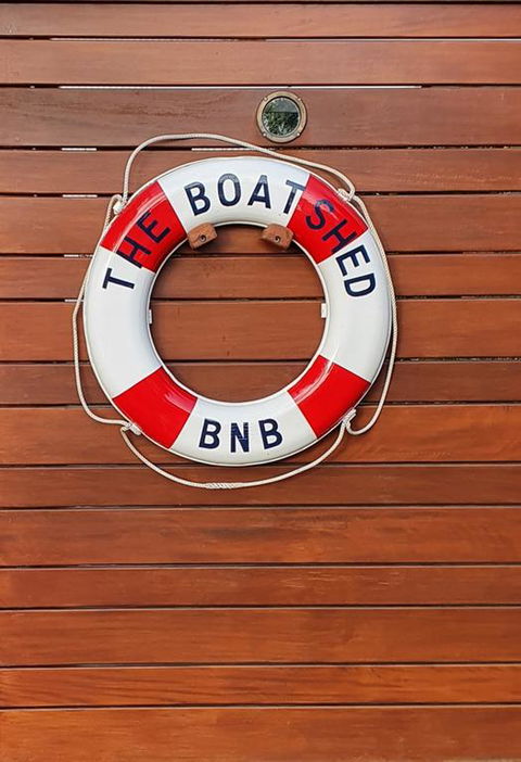 The Boatshed Waterfront B&b - Pubs and Clubs 3