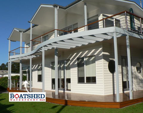 The Boatshed Waterfront B&b - Pubs and Clubs 1
