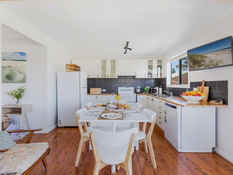 The Chalet At Callala Beach - Beach House Character - Go Out 1