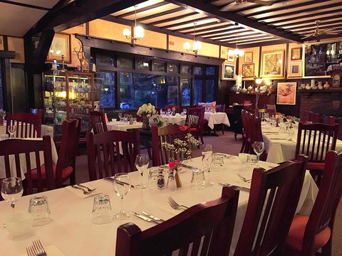 The Chalet Guesthouse And Studio - Pubs and Clubs 1