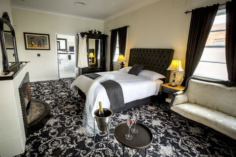 The Commercial Boutique Hotel - Pubs and Clubs 0