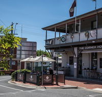 The Corner Hotel Alexandra - Pubs and Clubs