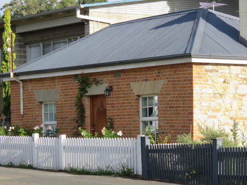 The Cottage South Hobart - Pubs and Clubs 0