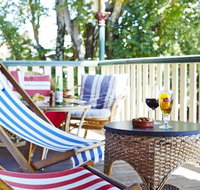 The Daylesford Hotel - Pubs and Clubs