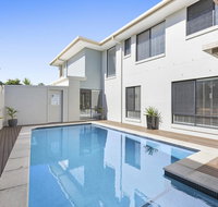 The Doggy Beach House At Salt - Go Out