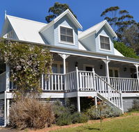 The Doll's House - Charming 2 bedroom cottage just a short walk from the village