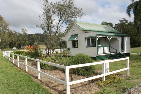 The Dollhouse Cottage - Pubs and Clubs 1