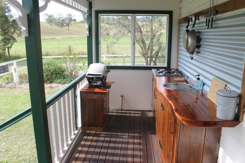 The Dollhouse Cottage - Pubs and Clubs 3