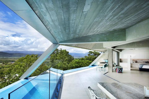 The Edge - Port Douglas - Pubs and Clubs 3