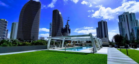 The Eureka Gold Coast Residence On Broadbeach - Pubs and Clubs 0