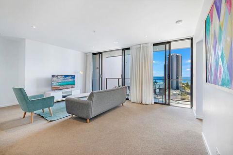 The Eureka Gold Coast Residence On Broadbeach - Pubs and Clubs 2