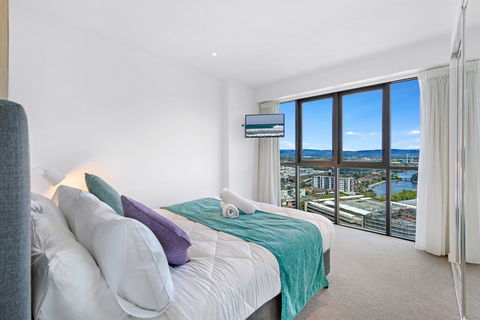 The Eureka Gold Coast Residence On Broadbeach - Pubs and Clubs 1