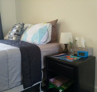 The Fawzi Muslim Homestay - Pubs and Clubs