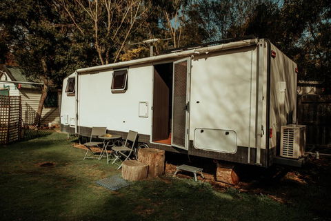 The Grampians Caravan - Pubs and Clubs 1