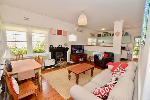 The Gully Cottage Of Katoomba - Pubs and Clubs 1