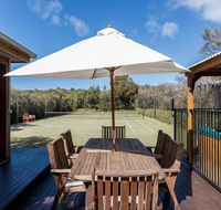 The Heyfield Hideaway Tennis  Spa - Pubs and Clubs