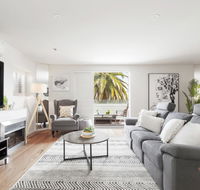 The Jetty Apartment by Ready Set Host - Pubs and Clubs