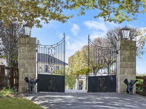 The Lodge @ Linden Hall - Pubs and Clubs 2