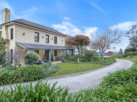 The Lodge @ Linden Hall - Pubs and Clubs 1