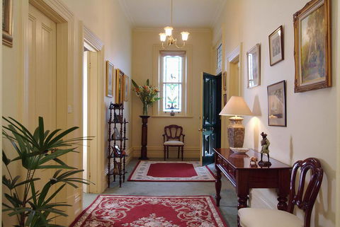 The Lodge Country House - Pubs and Clubs 2