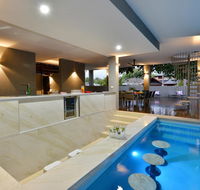 The Port Douglas Beach House - Pubs and Clubs