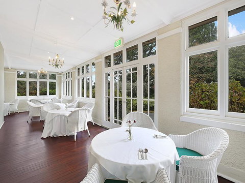 The Robertson Hotel - Pubs and Clubs 2