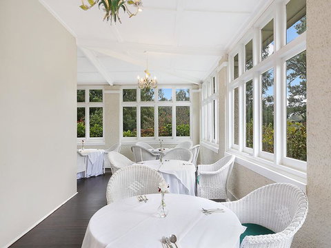 The Robertson Hotel - Pubs and Clubs 3