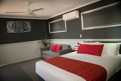 The Rocks Motel - Pubs and Clubs 2