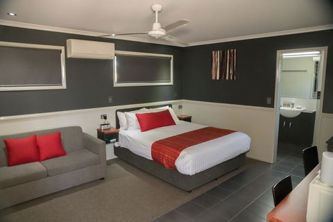 The Rocks Motel - Pubs and Clubs 1