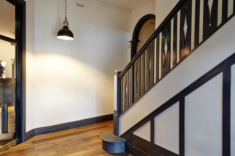 The Royal Hotel, Drouin - Go Out 2