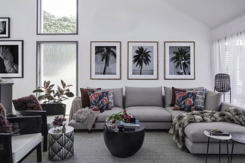 The Seaview - Designer Beachfront House - Pubs and Clubs 1