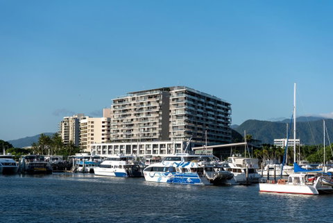 The Sebel Cairns Harbour Lights - Pubs and Clubs 0