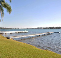 The Studio on the Lake  Fishing Point Lake Macquarie - honestly put the line in and catch fish - Pubs and Clubs